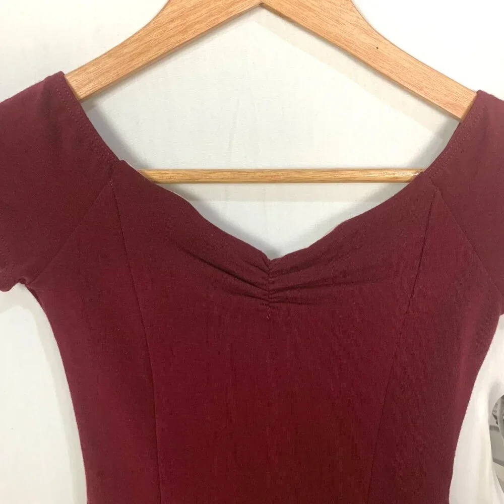 Capezio Child’s Short Cap Sleeve Pinch Front Leotard Size L Bodysuit Burgundy